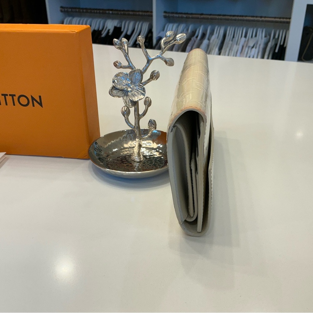 Louis Vuitton Ivory Sarah Vernis Wallet - Picture 7 of 11